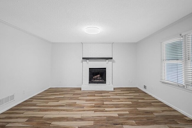 Building Photo - 110 Hayfield Way