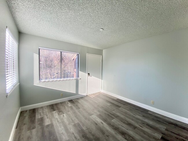 Building Photo - Beautifully Remodeled 3-Bedroom Condo! - W...