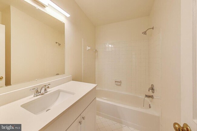 Building Photo - 10726 Pine Haven Terrace