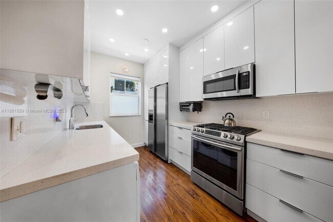 Building Photo - 1446 Lenox Ave.
