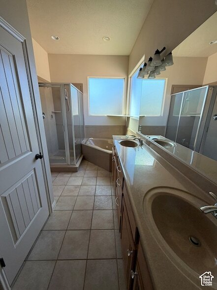 Building Photo - 2596 Hidden Canyon Dr
