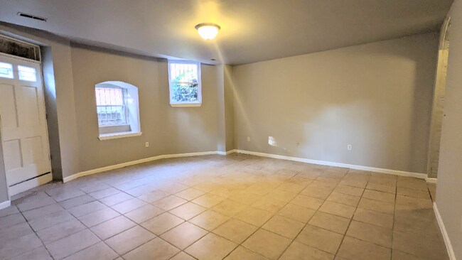 Building Photo - 1321 Eutaw Pl