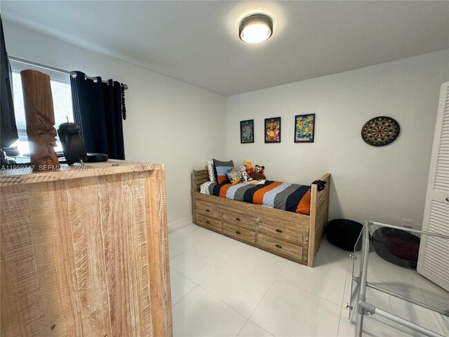 Building Photo - 7002 Holly Rd