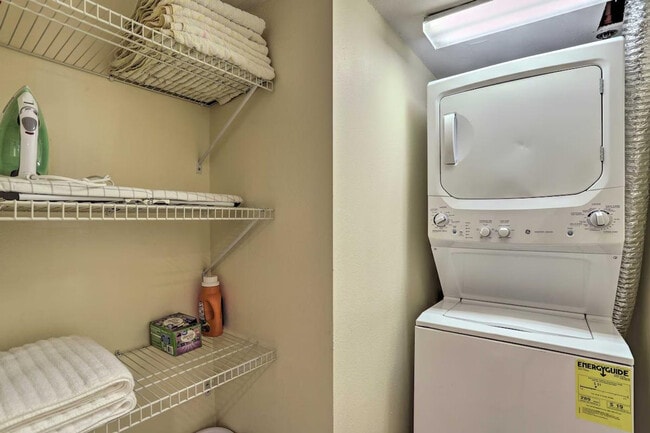 Building Photo - 701 S Madison Ave