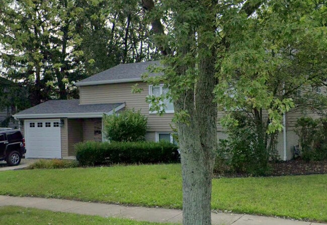 Primary Photo - 8925 Golfview Dr