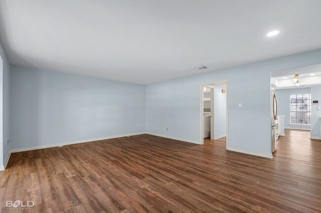 Building Photo - 421 Stratmore Dr