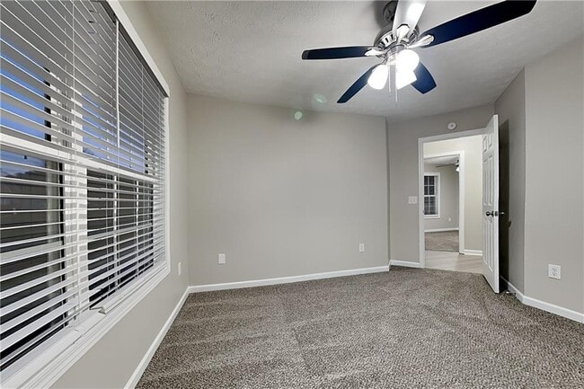 Building Photo - 230 Lake Valley Dr SW