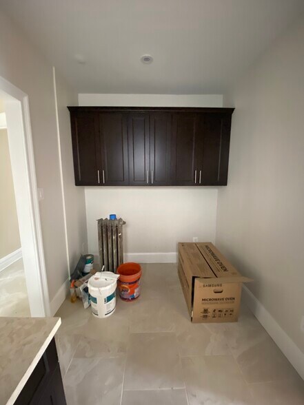 Kitchen (Eat-in) - 7418 88th Ave