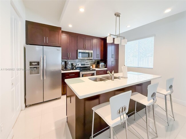 Building Photo - 17931 SW 152nd Ave