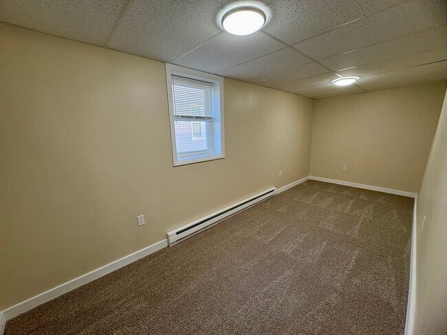 Building Photo - 165 N Hanover St