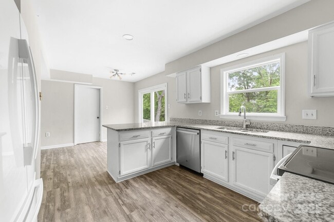 Building Photo - 616 Silversmith Ln