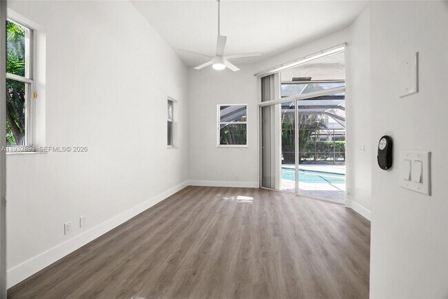 Building Photo - 2611 Oakbrook Ln