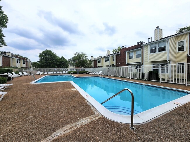 Building Photo - 1301 Wyndham Dr