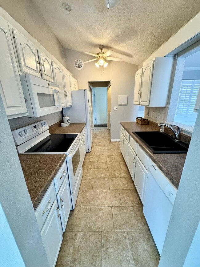 Building Photo - 4316 El Rancho Dr