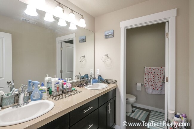 Building Photo - Outstanding 45 Central home with 3BR + Den / 2.5BA, Amazing upscale features, Across from Nike Wo...