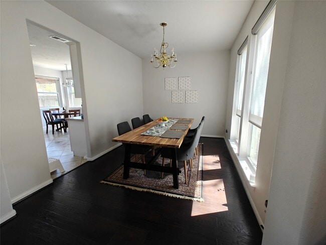 Building Photo - 5902 Mettler Ln