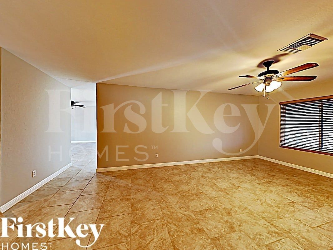 Building Photo - 5314 W Altadena Ave