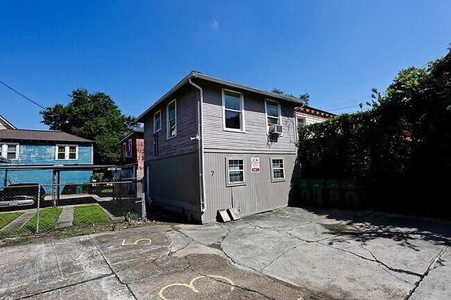 Building Photo - 1615 Wentworth St