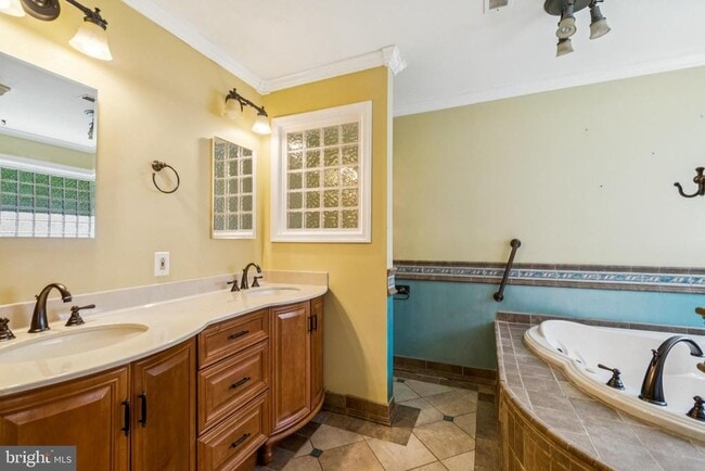 Building Photo - 478 Mountain Rd