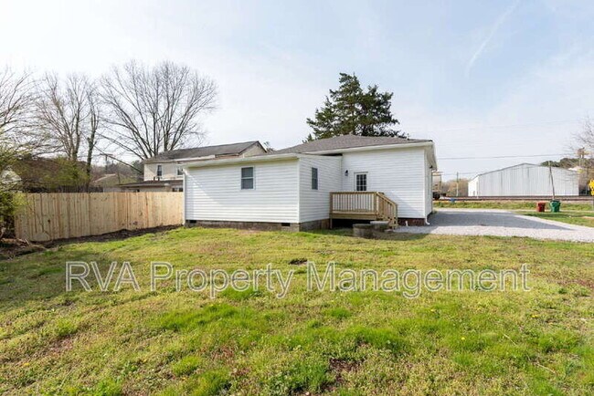 Building Photo - 9800 Golf Course Dr