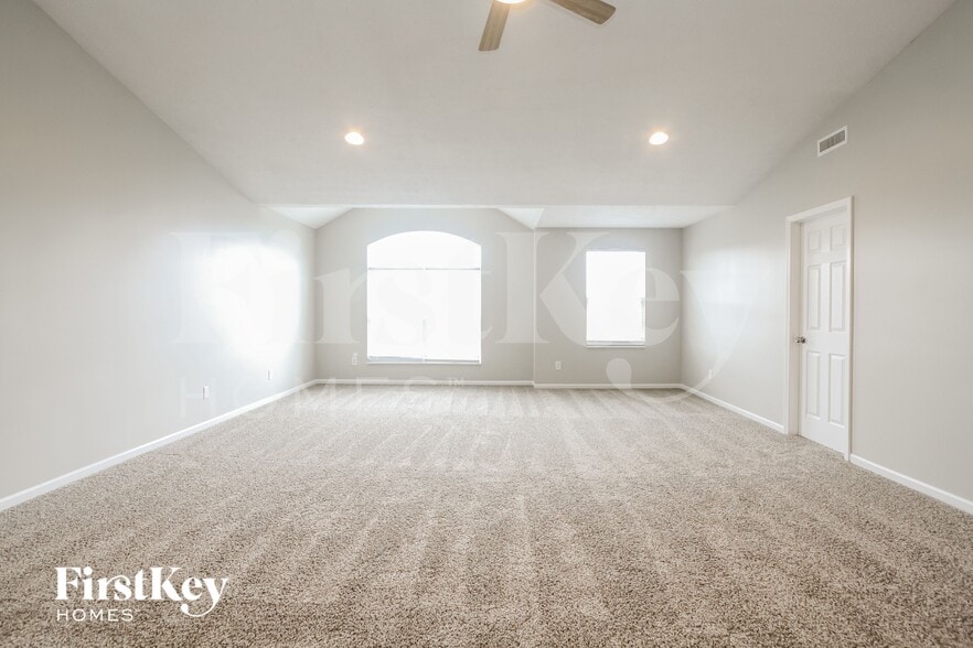 Building Photo - 3674 Pickwick Cir