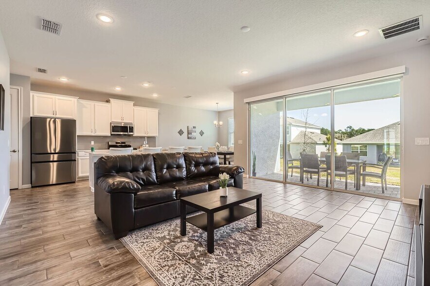 Building Photo - 2372 Sirena Ln