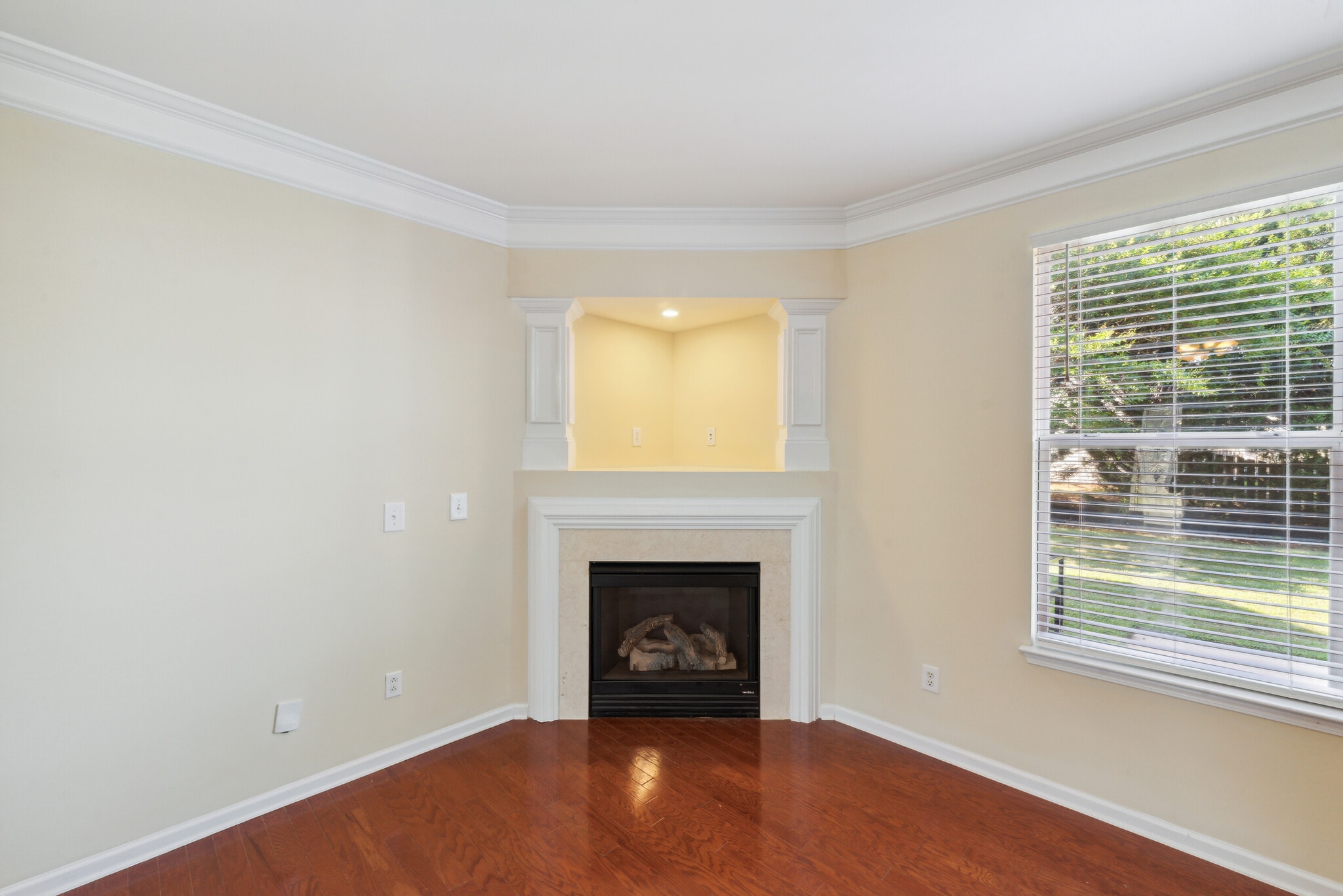 Building Photo - 9520 Mintworth Ave