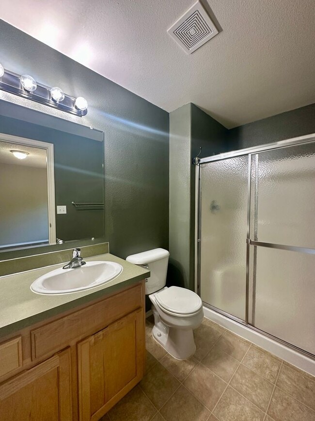 Building Photo - Three Bedroom Home in South Salem with a View