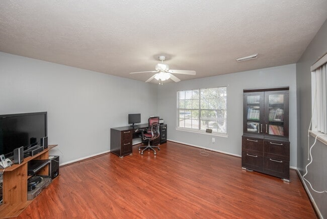 Building Photo - 8231 Chelsea Bend Ct