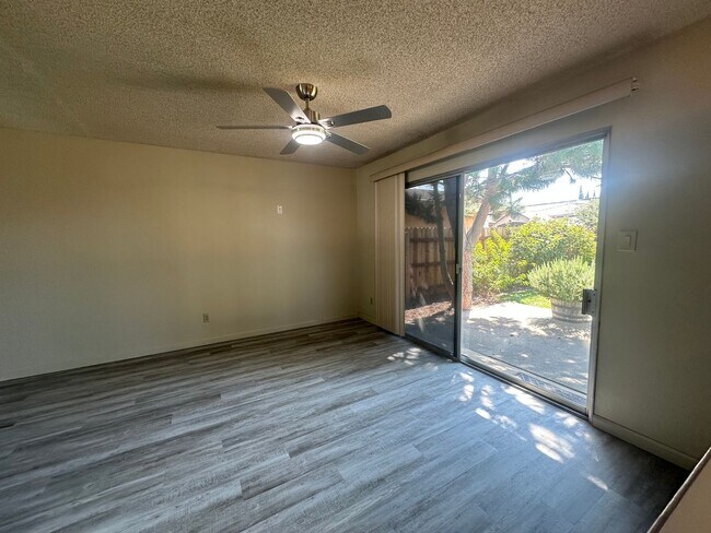 Building Photo - 4 Bedroom 2 Bathroom Home with Landscaped ...
