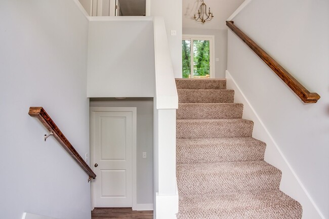 Building Photo - SEE IT NOW: Beautiful home in Avondale, MO!