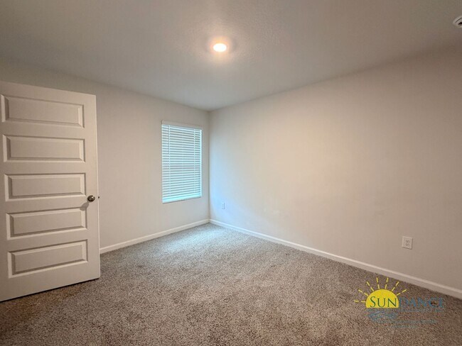 Building Photo - Spacious 5-Bedroom Home in Plantation Woods, East Milton!