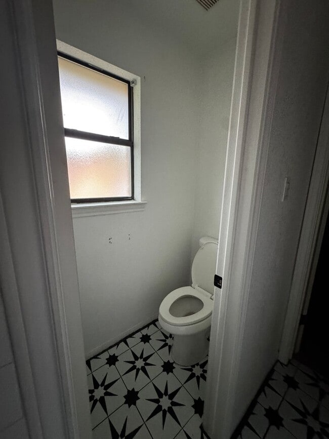 Building Photo - 3 Bdrm 2 Bath in Copperas Cove