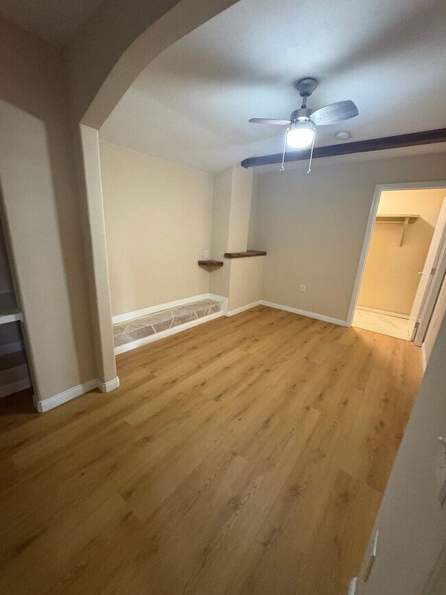 Building Photo - 377 Douglas St