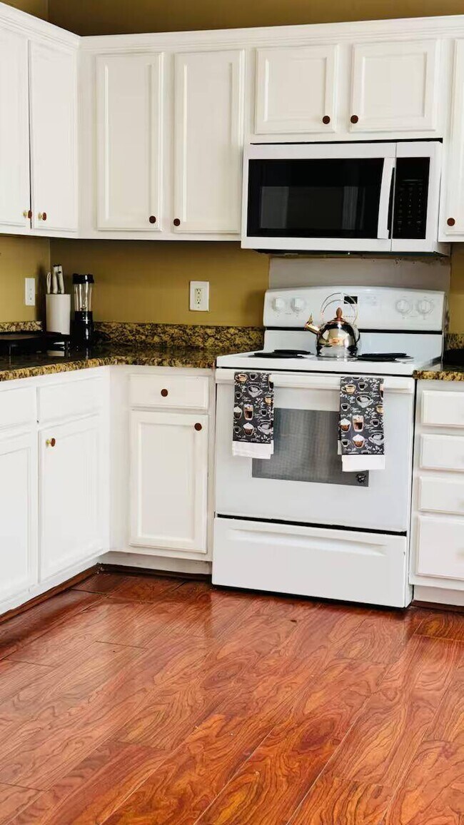 Building Photo - 5512 Suncrest Ct