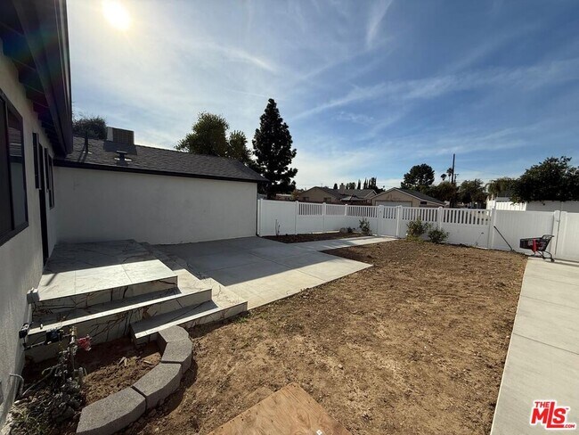 Building Photo - 9846 Monogram Ave