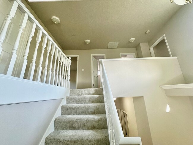 Building Photo - 5 bedroom, swimming pool, Gym, close to OSU