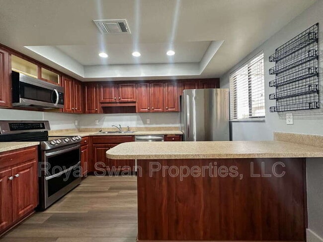 Building Photo - 4228 Oak Loop