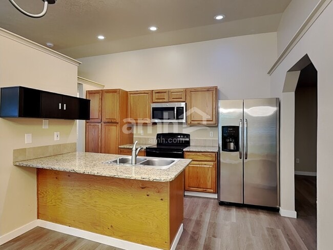 Building Photo - 1745 W McGlinchey St