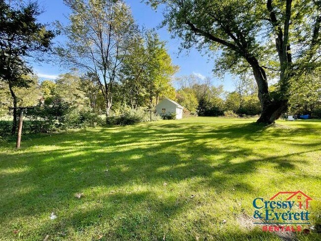 Building Photo - 4 Bedroom Rural Ranch