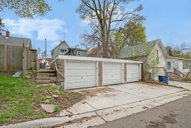 Building Photo - 348 Quimby St NE