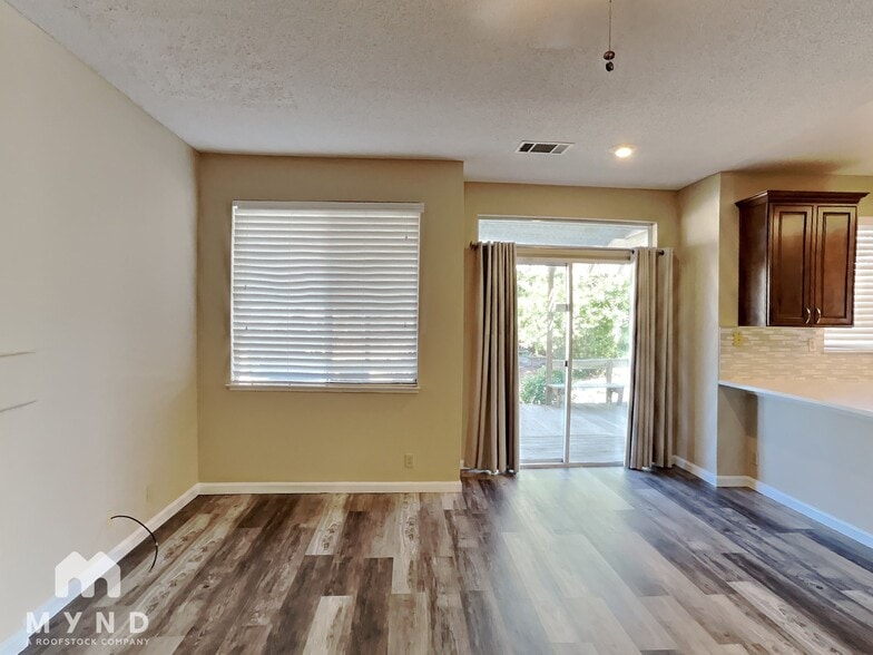 Building Photo - 330 Dodini Ct