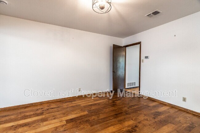 Building Photo - 3503 Clearfield Dr