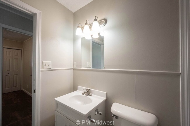 Building Photo - "Charming 3-Bedroom Haven in Mooresville –...