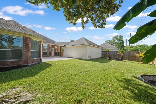 Building Photo - 2415 Wyckchester Dr