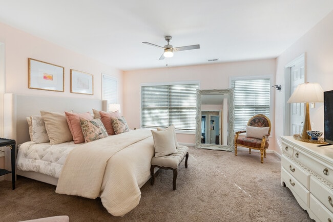 Building Photo - 5544 Vista View Ct