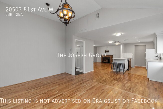 Building Photo - Open and bright 3 bed/1.75 bath in Edmonds!