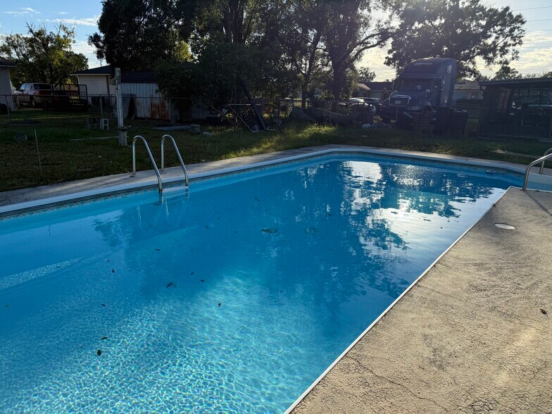 Building Photo - 8511 Blue Ridge Dr