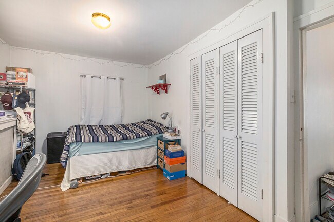 Building Photo - 415 N Thayer St