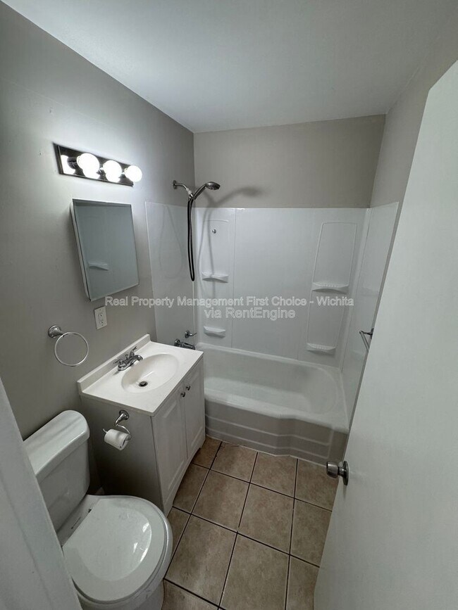 Building Photo - 1632 S Mission Rd